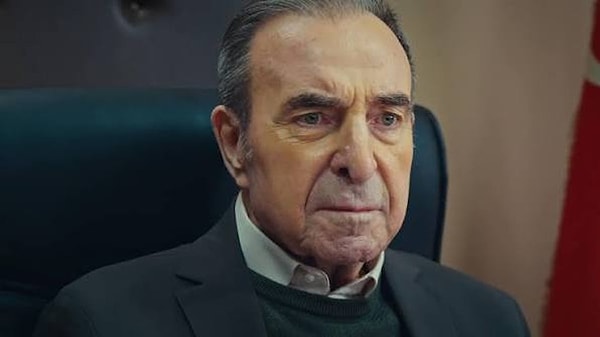 Türk televizyon tarihinin en uzun soluklu dizilerinden Arka Sokaklar, final bölümü ekrana gelmeden sona ermesiyle büyük şaşkınlık yaratmıştı.
