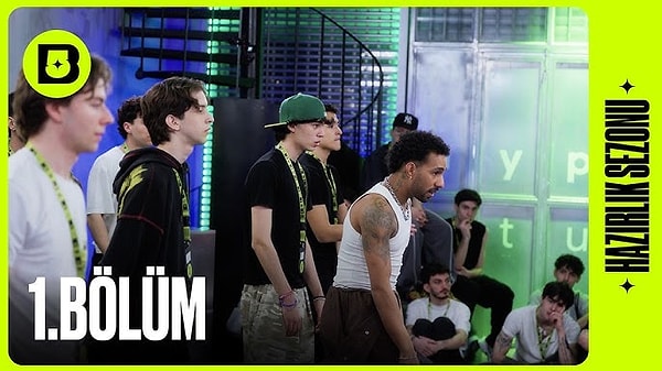 In the first episode, which lasted approximately 1 hour and 12 minutes, the contestants gathered in the same studio for the first time.