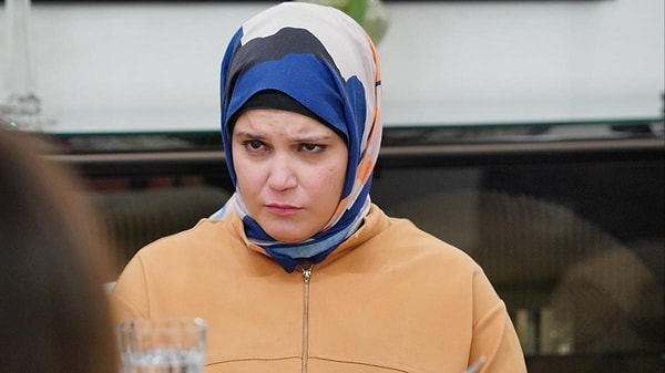 Kızılcık Şerbeti'ndeki ayrılıklar bitmek bilmiyor. Kadroya son olarak Nilay'ı canlandıran Feyza Civelek veda etti.