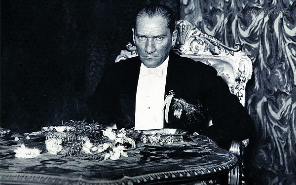 1. Mustafa Kemal Atatürk hangi okuldan mezun olmuştur?
