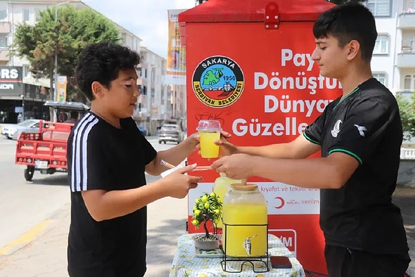 İlk kazancıyla telefon aldı