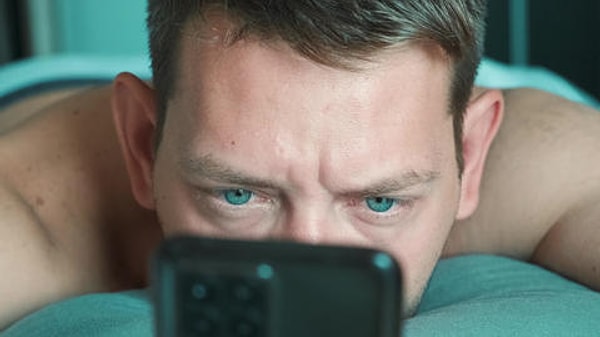 4. Telefonundaki en gereksiz ama asla silemediğin o uygulama hangisi?