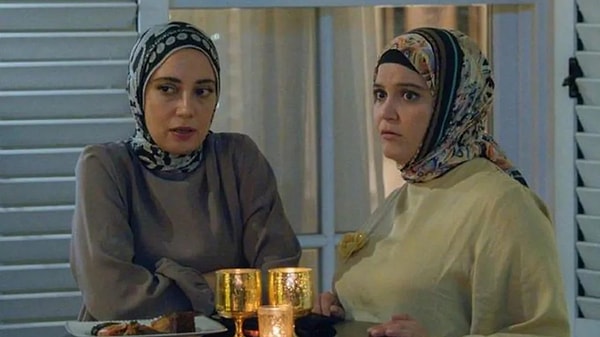 Show TV'nin fenomen dizisi Kızılcık Şerbeti'nde 5. sezon öncesi peş peşe yaşanan ayrılıklar gündem olmaya devam ediyor.