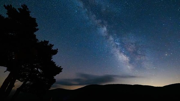 Perseid meteor yağmurunun en yoğun anlarından biri, dün gece yaşandı.