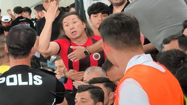 Çocuğun yeniden hedef haline gelmemesi için formasını çıkarmasını istediğini anlatan Yurduseven, çocuğun terli olması nedeniyle üşümemesi için birlikte görev yaptığı polis memurundan tişörtünü istediğini aktardı.