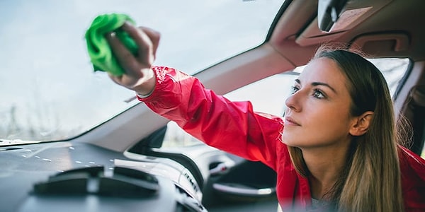 High humidity, differences in air temperature, and dirty windows are among the main causes of fogging.