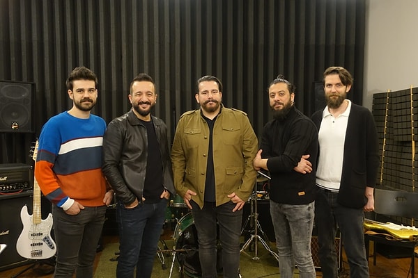 10. 2000'lerin rock sahnesine ışınlanmak isteyenler için Gece Yolcuları!