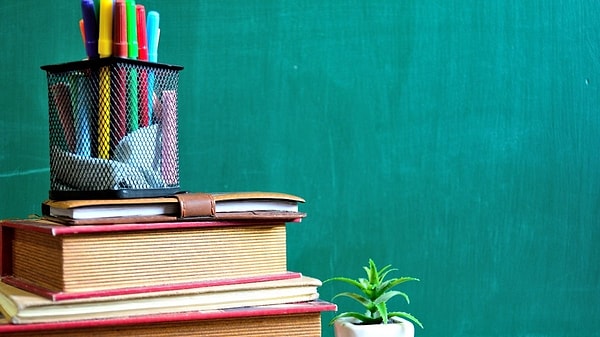 Eğitim öğretim zilinin çalmasına sayılı günler kala, özel okulların velileri maddi olarak zor durumda bırakan yeni talepleri gün yüzüne çıkmaya devam ediyor.