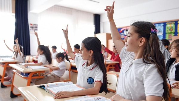 Yeni eğitim müfredatı olan Türkiye Yüzyılı Maarif Modeli çerçevesinde, öğrenme süreçleri de daha eğlenceli ve interaktif hale getiriliyor.