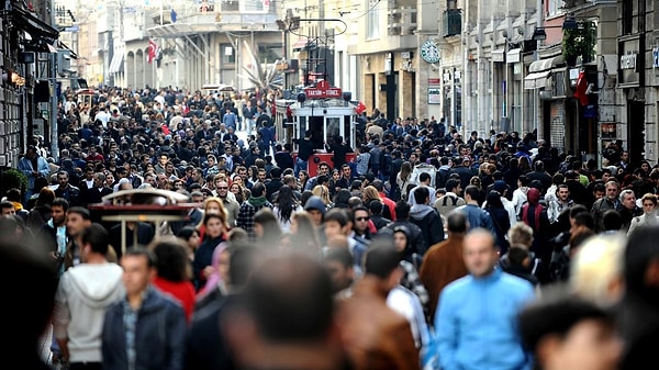 Türkiye İstatistik Kurumu (TÜİK), üçer aylık dönemler için üretilen dönemlik nüfus istatistiklerini açıkladı.