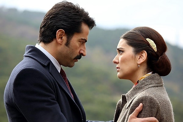 Afra Saraçoğlu'nun ayrılmasının ardından Kenan İmirzalıoğlu'nun A.B.İ. dizisinindeki partneri, 11 yıl önceki unutulmaz partneri Bergüzar Koral oldu!