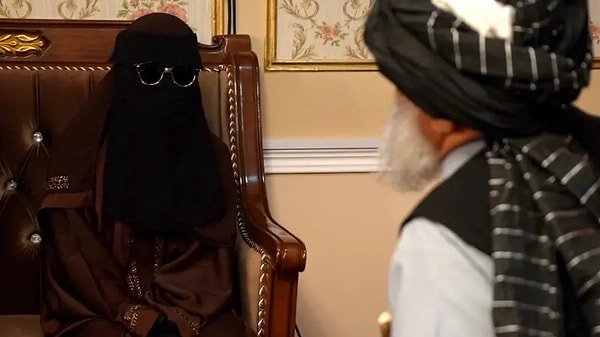Bu baskıcı düzenin en net örneklerinden biri, kuzeydeki bir vilayette devlet dairesinde yaşanıyor.