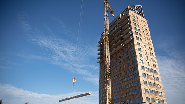 Yıllar boyunca yüksek binaların ve gökdelenlerin yalnızca beton ve çelikle ayakta durabileceği kabul edildi.