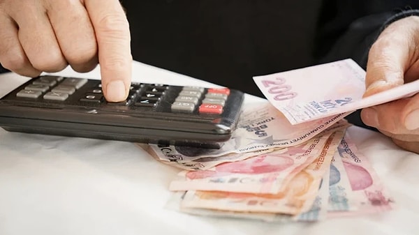 Emeklilikte Yaşa Takılanlar (EYT) düzenlemesini kıl payı kaçırıp emeklilik hayallerini yıllar sonrasına ertelemek zorunda kalan yaklaşık 4.5 milyon çalışana umut olacak kritik bir gelişme yaşandı.