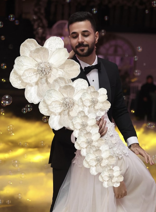 Sosyal medyada bir düğün fotoğrafı gündem oldu.