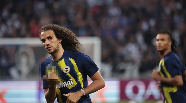 Fenerbahçe'nin Lyon deplasmanındaki maçın öncesinde stadyumda tansiyon yükseldi.