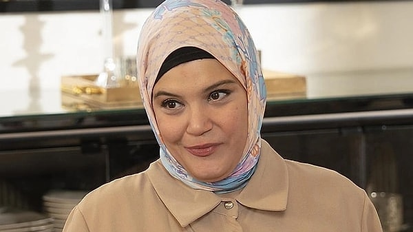 Kızılcık Şerbeti'nde Nilay karakterine hayat veren Feyza Civelek'in diziden ayrıldığı açıklanmıştı.
