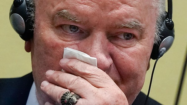 Bosna Hersek'teki Sırp Cumhuriyeti Radyo Televizyonunun (RTRS) haberine göre, uzun süredir sağlık sorunları yaşayan 84 yaşındaki Mladic, insanlığa karşı suçlar nedeniyle müebbet hapis cezasını çektiği Hollanda'nın Lahey kentindeki cezaevinde öldü.