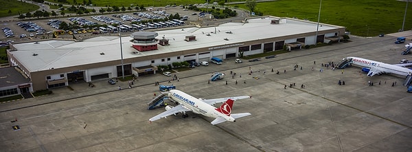 Samsun’a sıfırdan 29 bin 120 metrekarelik modern ve yüksek kapasiteli bir terminal binası kazandıracaklarını belirten Bakan Uraloğlu, bölgedeki artan hava trafiğine dikkat çekti.