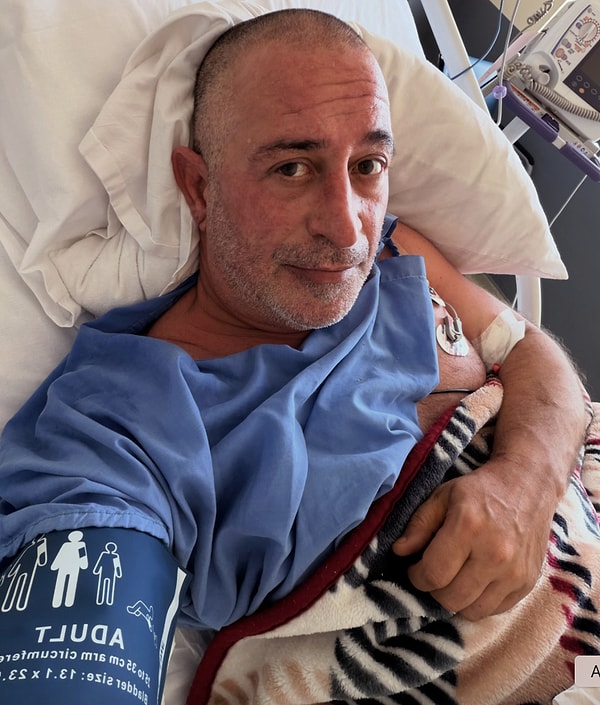 Sağlık durumuyla ilgili açıklamaların ardından Cem Yılmaz da hastane odasından ilk paylaşımını yaptı.