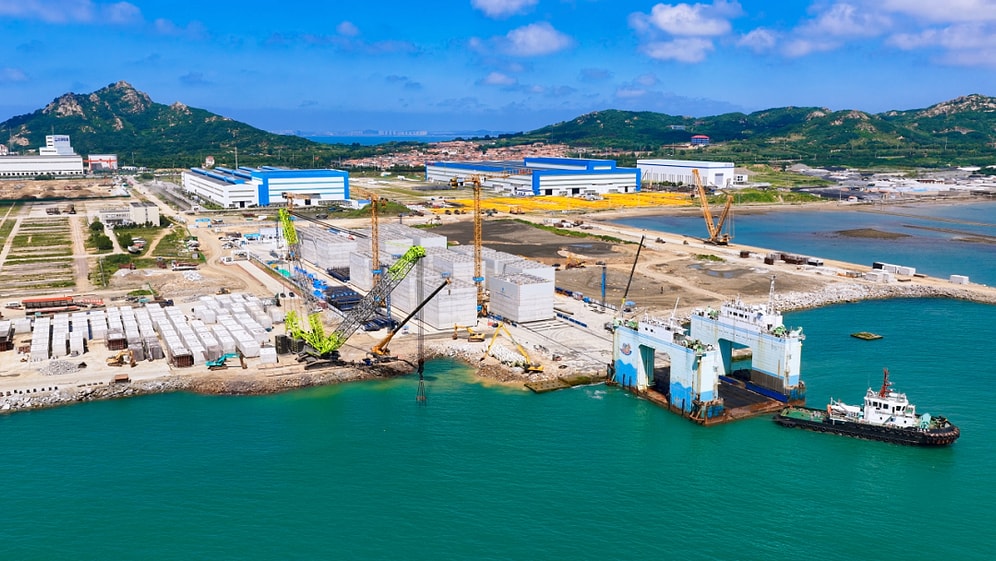 China Sinks Giant Concrete Blocks to Build 119,000-Ton Wall Under the Sea