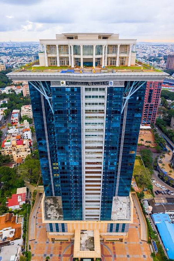 Dışarıdan hazır görünse de içinde hiç yaşanmadı