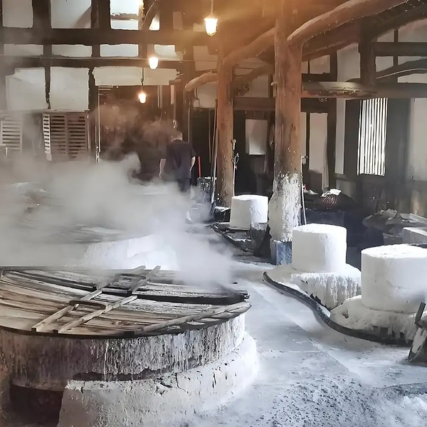 Doğal gazı bambu borularla tuz kazanlarına taşıdılar