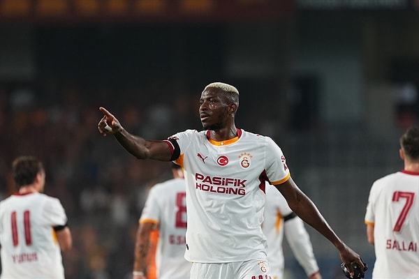 İlk yarıda tek gol Osimhen'den geldi.
