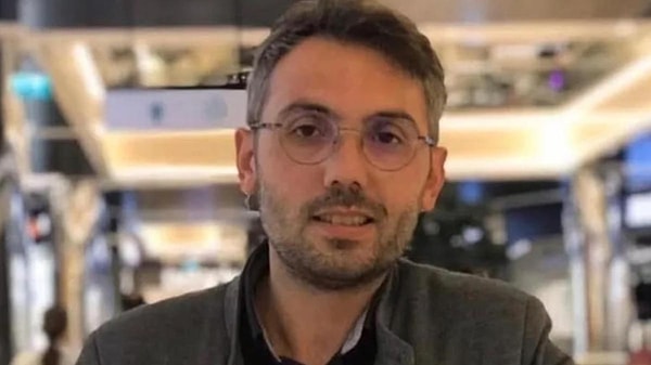 42 yaşındaki Berat Topay, sırt ve boyun ağrısı için kardeşiyle birlikte yıllardır tanıdığı Şenol Karataş'ın evine gitti.