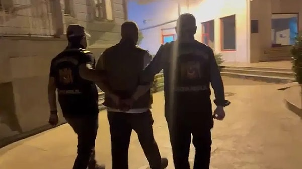 Gözaltı işlemiyle eş zamanlı olarak Kurum'un adresinde de arama yapıldı, şüpheli Vatan Caddesi'ndeki İstanbul Emniyet Müdürlüğü'ne götürüldü.