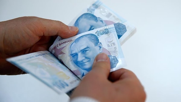 En düşük emekli aylığı 25 bin 671 TL'ye çıkarken, lise mezunu bir memurun maaşı 75 bin 140 TL seviyesine yükseliyor.