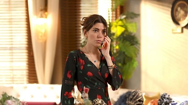 Kanal D'deki Uzak Şehir'e veda edip Star TV'nin Tuzlu Kahve dizisinde Aybüke Destan oldu.