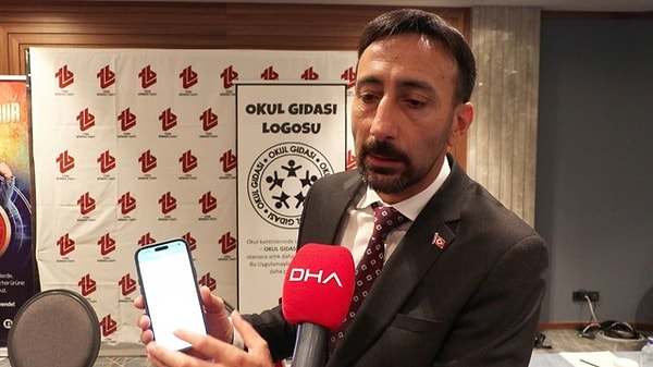 Diyetisyen Gökçen Efe Aydın, beslenme çantasında taze meyve ve süt ürünlerinin mutlaka yer almasını istiyor.