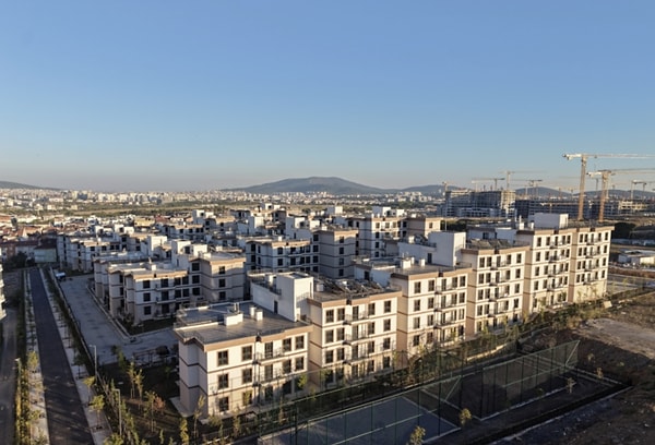 Proje kapsamında tamamlanan 1071 konut, belirtilen şartları taşıyan vatandaşlara 3 yıl süreyle kiralanacak.