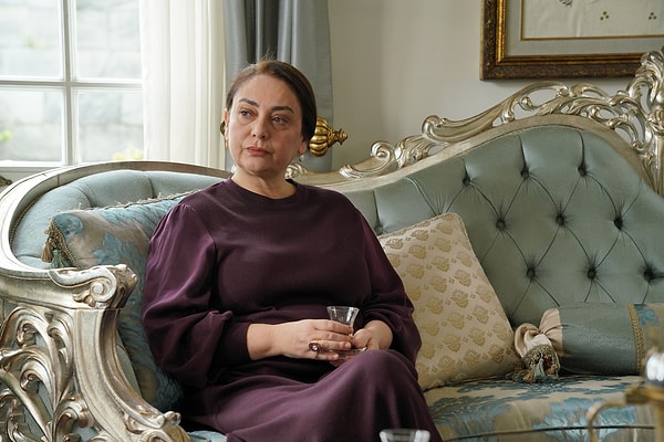 Kızılcık Şerbeti'ndeki mantık hatası gündem oldu! Senarist, Pembe detayını unuttu.