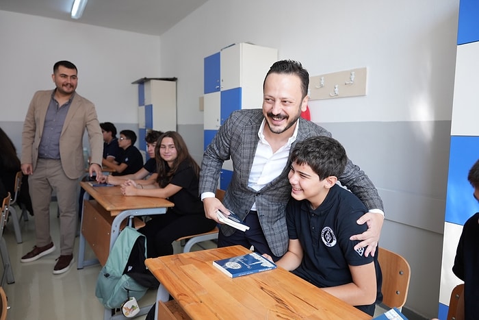 Pertevniyal Pilav ve Aşure Günü 11 Ekim'de: 159. Dönem Öğrencilerine "Pertevniyal" Kitabı Armağan Edildi