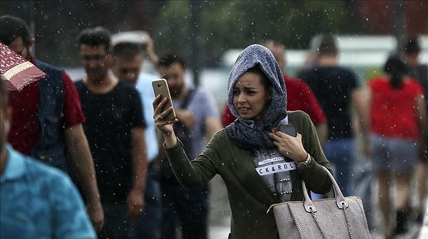 İstanbul'a AKOM'dan uyarı geldi: Cuma öğle saatlerine kadar devam edecek.