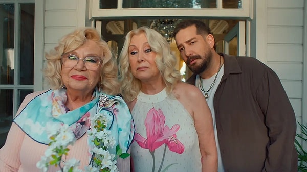 Star TV ekranlarında yayınlanan Tuzlu Kahve'nin yeni bölümünde geçen bir sahne, sosyal medyada saatler içinde gündem oldu