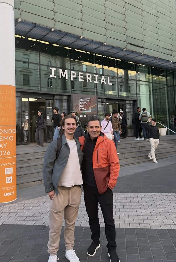 Çünkü Can Göçer, University College London'daki Ekonomi ve Politika eğitimini "First-Class Honours" yani İngiliz akademik sistemindeki en yüksek onur derecesiyle tamamladı.