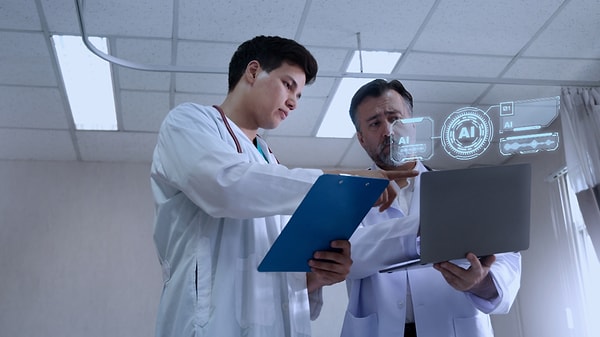 Yapay Zeka Sağlıkta Kullanılmalı Ancak Doktorların Yerini Almamalı