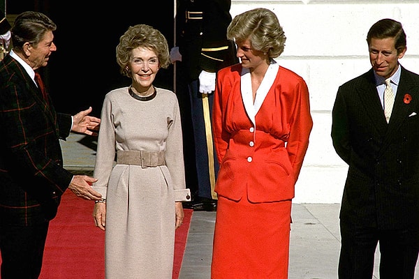 Kitabın daha raflara çıkmadan çalınması, kamuoyunda gerçeklerin örtbas edildiği iddialarını yeniden alevlendirdi.