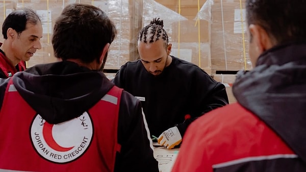 Formula 1 şampiyonu Hamilton, Macklemore'un Filistin paylaşımına sosyal medyadan destek yorumu.