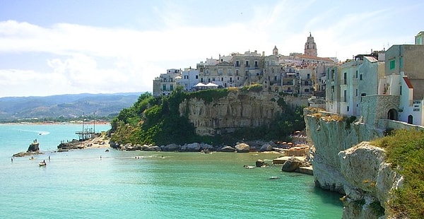 Under the administration of Mayor Giuseppe Nobiletti, the local government does not deny the issue, but claims their hands are tied: without a national or regional law, the legislation on economic freedom does not permit mayors to prevent the transformation of private properties into tourist use.