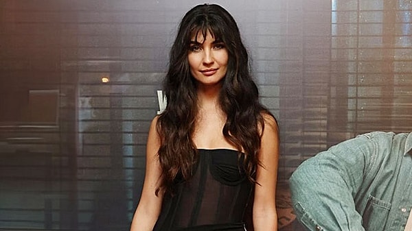 Tuba Büyüküstün, 2003'te Sultan Makamı dizisiyle başladığı oyunculuk kariyerinde uluslararası üne kavuştu.