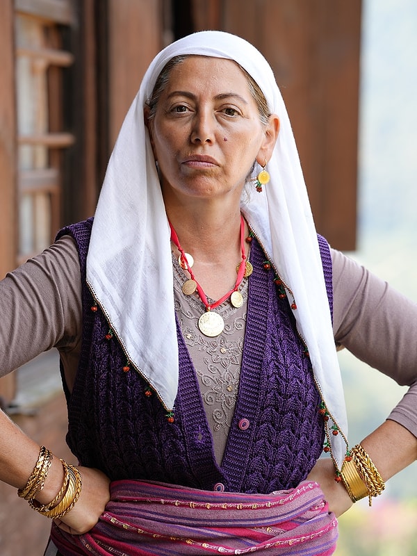 Ayla Baki, Taşacak Bu Deniz'de Adil'in halası Emriye Varoğlu karakterine hayat verecek.