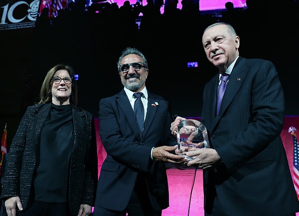 Cumhurbaşkanı Erdoğan, ABD'de düzenlenen "100 Yıllık Dostluk: Türkiye-Amerika Birleşik Devletleri" etkinliğinde Türkiye ile ABD arasındaki ekonomik ilişkilere ilişkin mesajlar verdi.