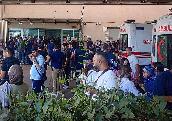Saldırıda yaralanan 11 öğrenciden 3'ünün tedavisinin yoğun bakımda sürdüğü açıklandı.