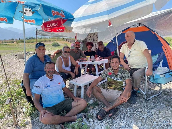 İki Yayın Balığını da Yeniden Suya Bıraktılar