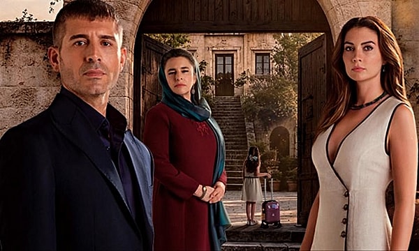 Anne Yarısı'nın hikayesi sekiz yıl önce Köln'de yaşanan trajik bir geceyle başlıyor