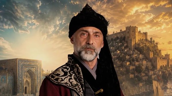 Cem Bender, Aşk ve Taht'ta hikâyedeki dengeleri değiştiren Ayaba olarak seyirci karşısına çıkıyor.